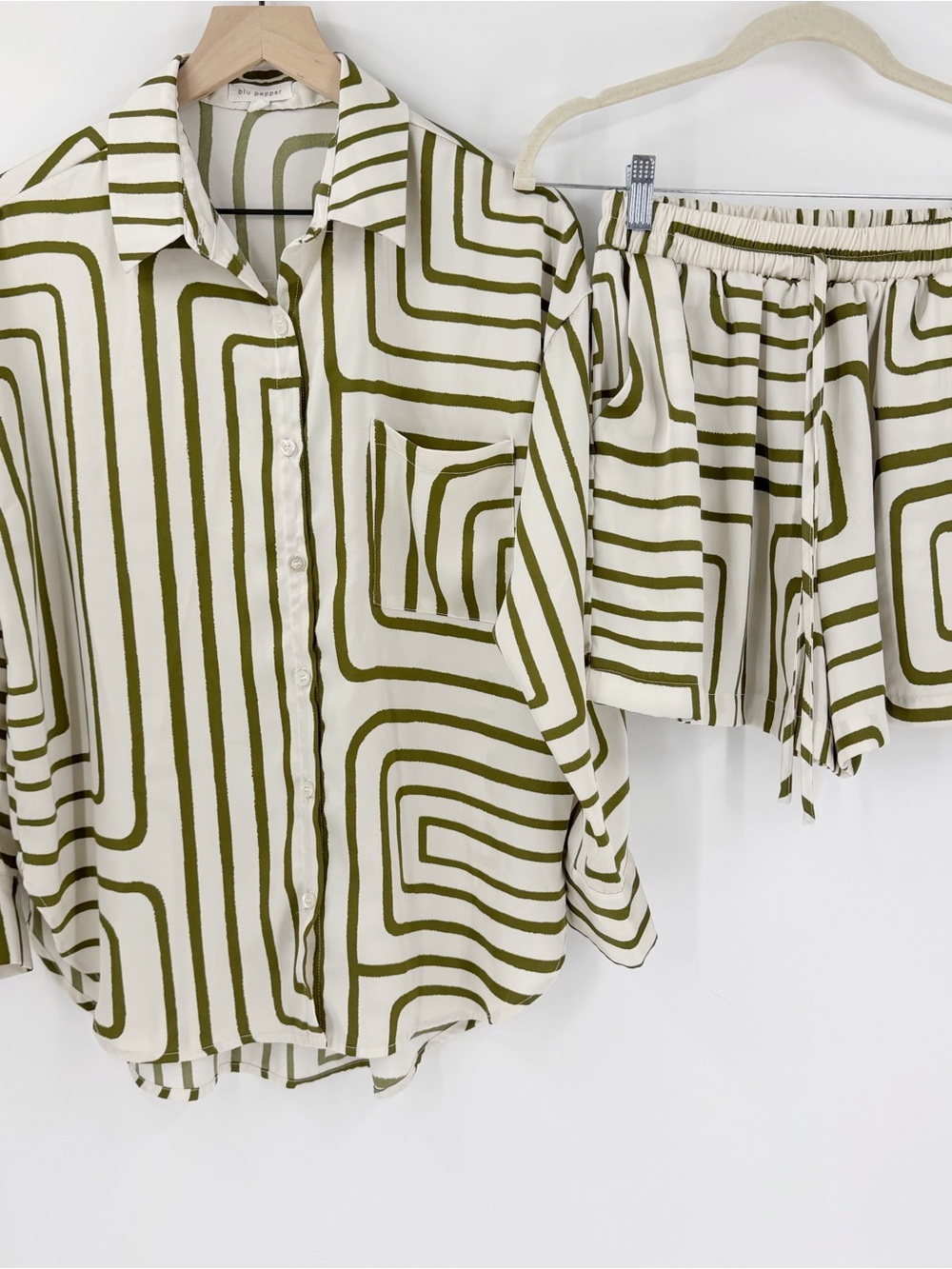 Blu Pepper Kamryn Green Geo Print Short Set Size M